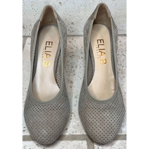 Elia. B London Women’s Perforated Tan Pump Closed Toe 2 1/2 inch Heels Sz 5.5 - Picture 2 of 10